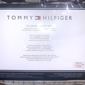 Tommy Hilfiger king sized sheets. (2 pillow cases, sheets and flat sheet)